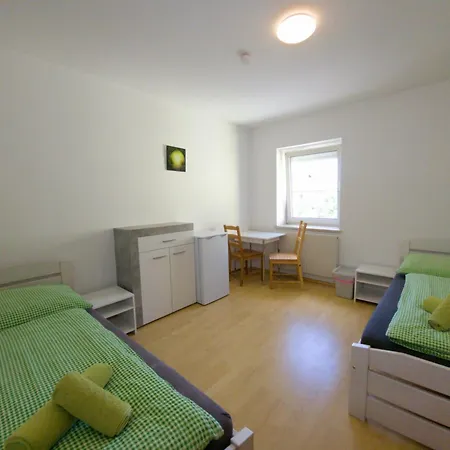 In Gruener Umgebung Daire *