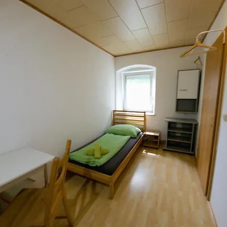 In Gruener Umgebung Daire St. Valentin