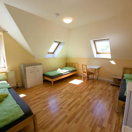 In Gruener Umgebung Daire *